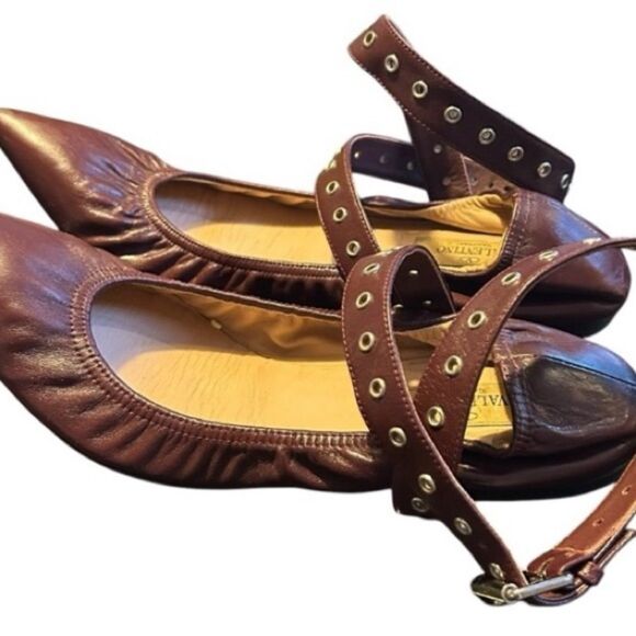 #132 VALENTINO GARAVANI Napa Love Latch Burgundy Leather Flats - Picture 6 of 9